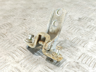 Петля двери передней правой верхняя Mitsubishi Lancer Cedia