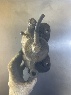 Суппорт передний правый Mitsubishi Galant 1993 1997