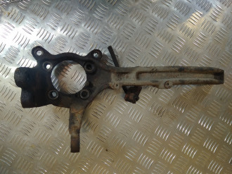 Кулак поворотный передний правый Mitsubishi Galant 1993 1997
