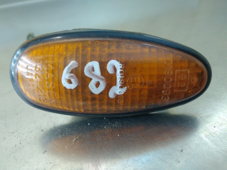 Повторитель в крыло левый Mitsubishi Galant 1993 1997