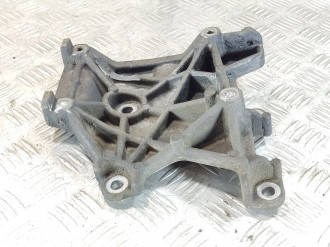 Кронштейн компрессора кондиционера Mitsubishi Lancer 9