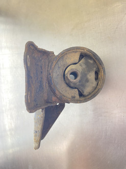 Опора двигателя Mitsubishi Galant 1993 1997