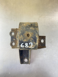 Опора двигателя Mitsubishi Galant 1993 1997