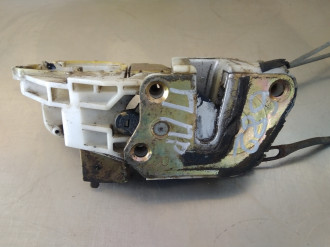 Замок двери передней правой Mitsubishi Galant 1993 1997