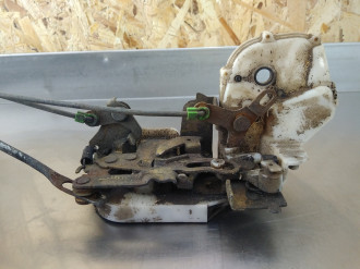 Замок двери передней правой Mitsubishi Galant 1993 1997