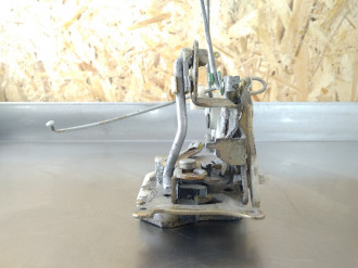 Замок двери задней правой Mitsubishi Galant 1993 1997