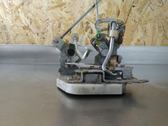 Замок двери задней правой Mitsubishi Galant 1993 1997