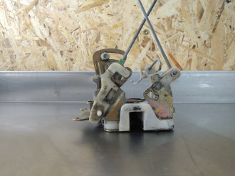 Замок двери задней правой Mitsubishi Galant 1993 1997