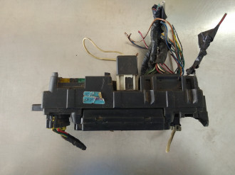 Блок предохранителей салонный Mitsubishi Galant 1993 1997