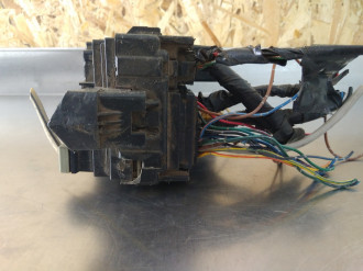 Блок предохранителей салонный Mitsubishi Galant 1993 1997