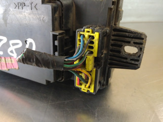 Блок предохранителей салонный Mitsubishi Galant 1993 1997