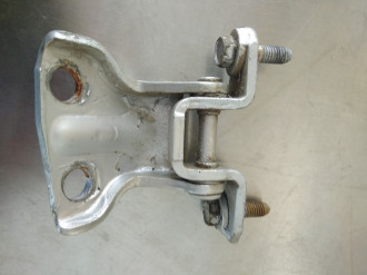 Петля двери задней правой нижняя Mitsubishi Galant 1993 1997