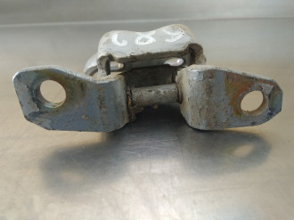 Петля двери задней левой верхняя Mitsubishi Galant 1993 1997