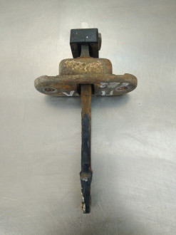 Ограничитель двери передний Mitsubishi Galant 1993 1997