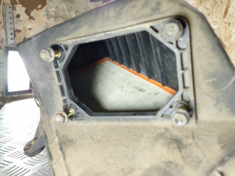 Корпус воздушного фильтра Mitsubishi Carisma 2000 2003