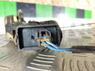 Замок двери передней правой Mitsubishi Carisma 2000 2003