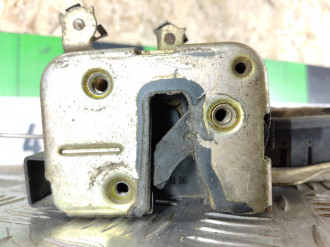 Замок двери передней правой Mitsubishi Carisma 2000 2003