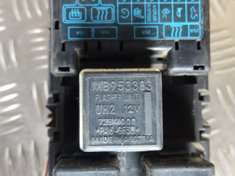 Блок предохранителей моторный Mitsubishi Carisma 2000 2003