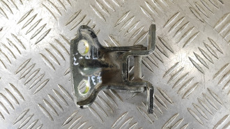 Петля двери задней правой верхняя Mitsubishi Carisma 2000 2003