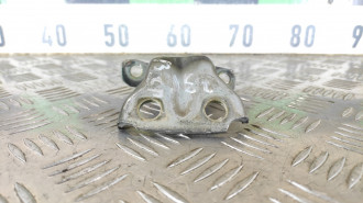 Петля двери задней правой верхняя Mitsubishi Carisma 2000 2003