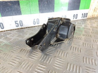 Кронштейн кпп Mitsubishi Carisma 2000 2003