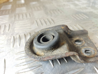 Кронштейн радиатора Mitsubishi Carisma 2000 2003