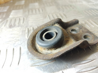 Кронштейн радиатора Mitsubishi Carisma 2000 2003