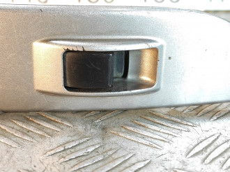 Кнопка стеклоподъемника Mitsubishi L200 КВ