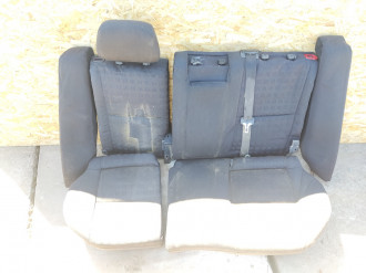 Сиденье заднее Mitsubishi Carisma 2000 2003