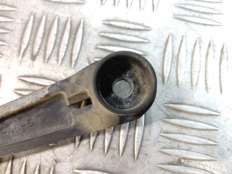 Поводок стеклоочистителя передний левый Mitsubishi L200 K6,K7