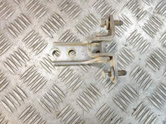 Петля двери задней правой нижняя Mitsubishi Outlander CU