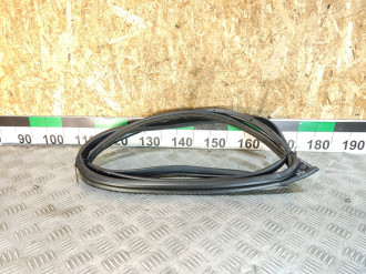 Уплотнитель двери передней левой Mitsubishi Outlander CU