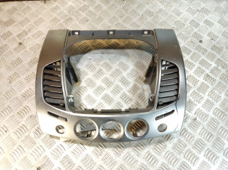 Рамка магнитолы Mitsubishi L200 КВ