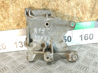 Кронштейн компрессора кондиционера Mitsubishi Space star 1998-2004