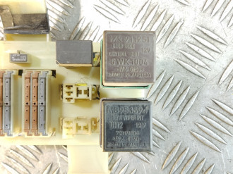 Блок предохранителей салонный Mitsubishi Space star 1998-2004