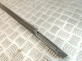 Молдинг стекла двери правой передней Mitsubishi Lancer 9