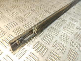 Молдинг стекла двери правой передней Mitsubishi Lancer 9