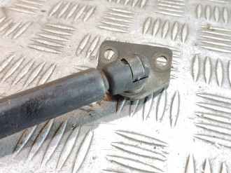 Амортизатор двери багажника Mitsubishi Space star 1998-2004