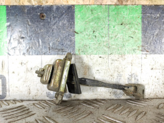 Ограничитель двери задний Mitsubishi Space star 1998-2004