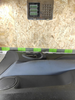 Обшивка двери передней правой Mitsubishi Space star 1998-2004