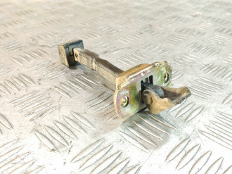 Ограничитель двери передний Mitsubishi Pajero 1999-2005