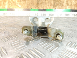 Петля двери задней левой верхняя Mitsubishi Space star 1998-2004