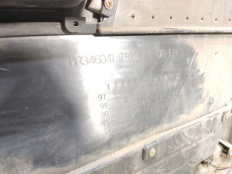 Обшивка двери передней левой Mitsubishi Pajero 1999-2005