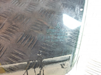 Стекло двери задней левой Mitsubishi Carisma 2000 2003