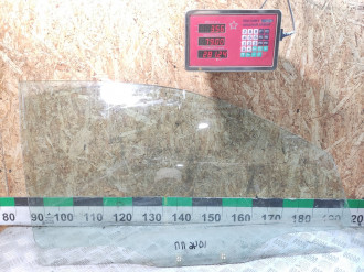 Стекло двери передней правой Mitsubishi Space star 1998-2004