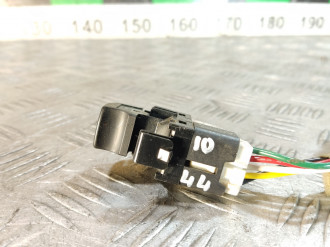 Кнопка стеклоподъемника Mitsubishi Outlander GF