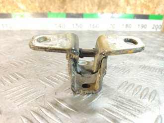 Петля двери задней левой нижняя Mitsubishi Outlander GF