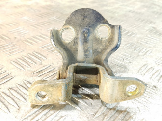 Петля двери задней левой нижняя Mitsubishi Pajero 1991-1996