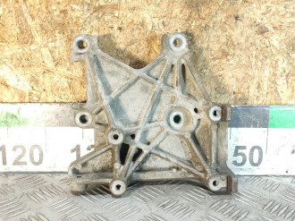 Кронштейн компрессора кондиционера Mitsubishi Space star 1998-2004