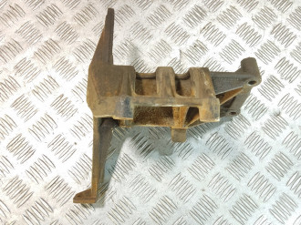 Кронштейн компрессора кондиционера Mitsubishi Pajero 1991-1996